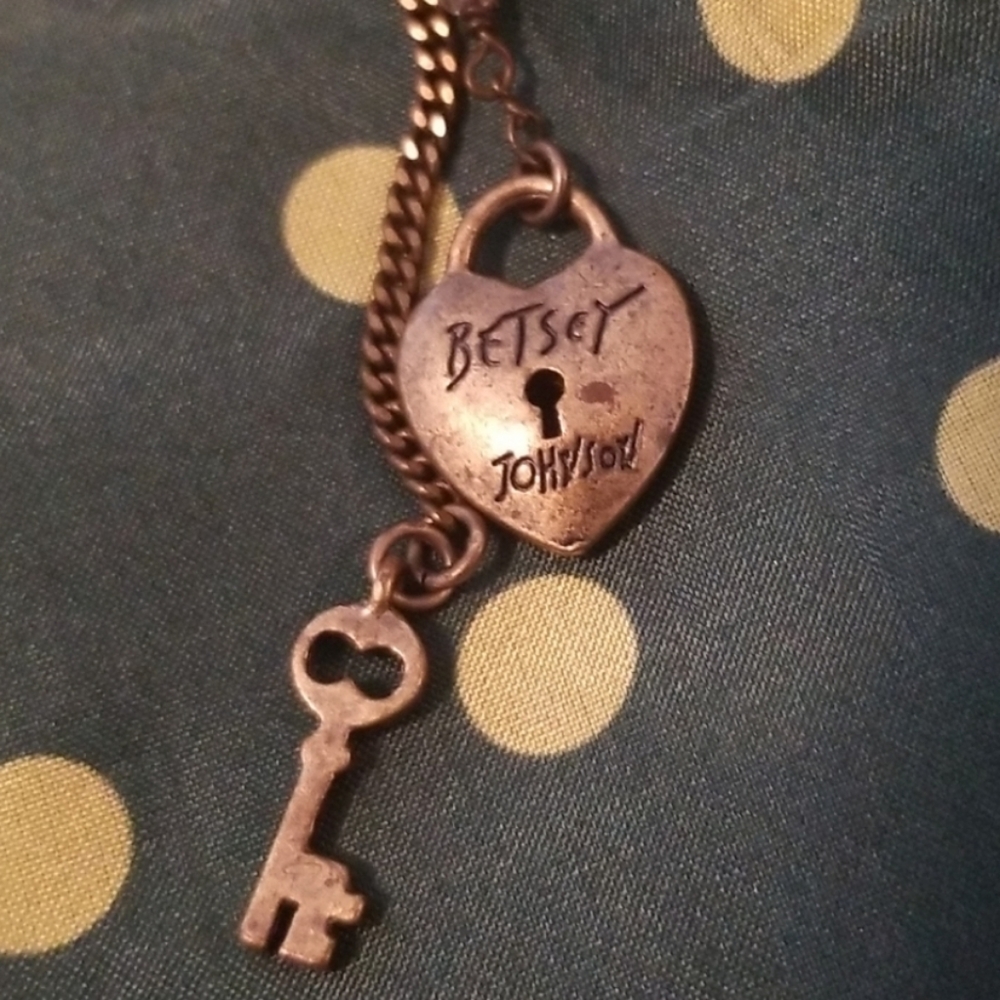 RARE Betsey Johnson Lock & Key Mismatched Drop Earrings - Picture 6 of 11